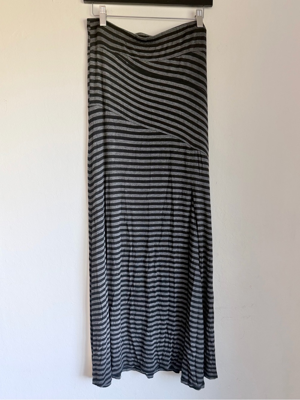 Mystree Black & Gray Lightweight Striped Pull-on Maxi Skirt, Side Slit, Sz M